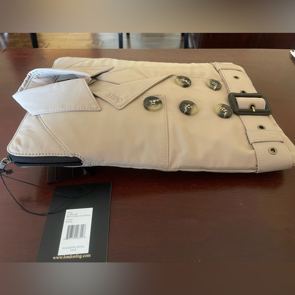 Jeremy Scott London Fog - Trench Laptop Case - Picture 3 of 9